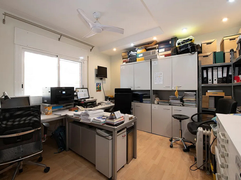 Modern House with Garden and Pool in Castelldefels. Photo:  25