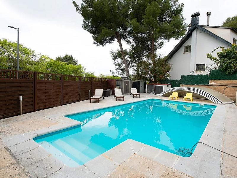 Modern House with Garden and Pool in Castelldefels. Photo:  26