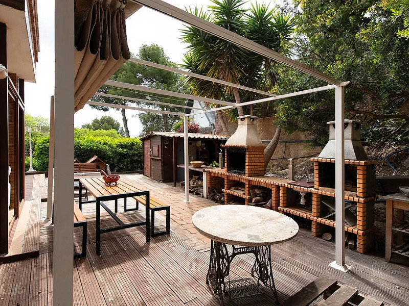 Modern House with Garden and Pool in Castelldefels. Photo:  29