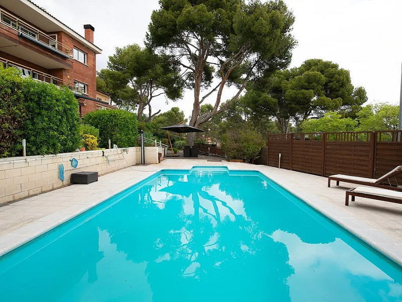 Modern House with Garden and Pool in Castelldefels. Photo:  33