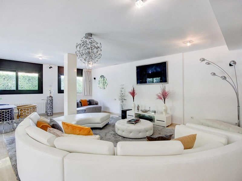 Exclusive Villa with Elegant Design in Gavà Mar, Barcelona. Photo:  4