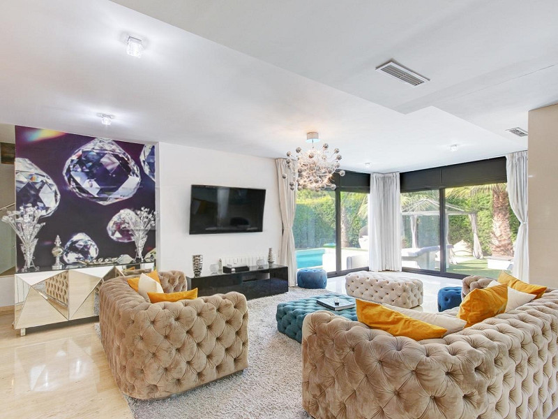 Exclusive Villa with Elegant Design in Gavà Mar, Barcelona. Photo:  5