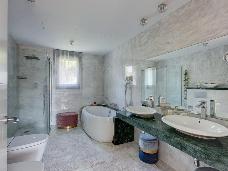 Exclusive Villa with Elegant Design in Gavà Mar, Barcelona. Photo:  11