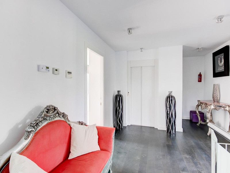 Exclusive Villa with Elegant Design in Gavà Mar, Barcelona. Photo:  18
