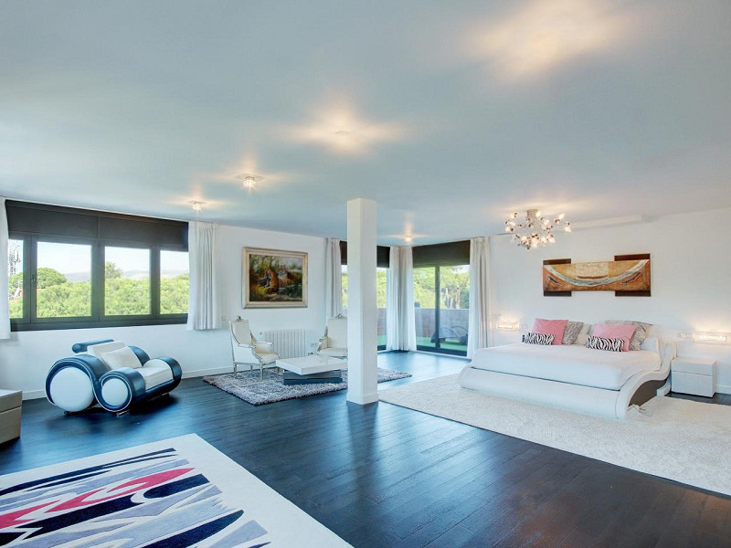 Exclusive Villa with Elegant Design in Gavà Mar, Barcelona. Photo:  19