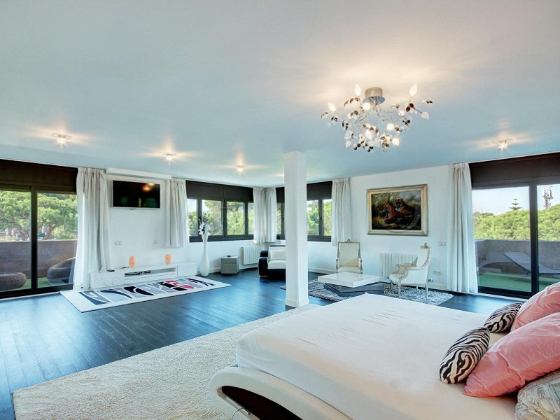 Exclusive Villa with Elegant Design in Gavà Mar, Barcelona. Photo:  20