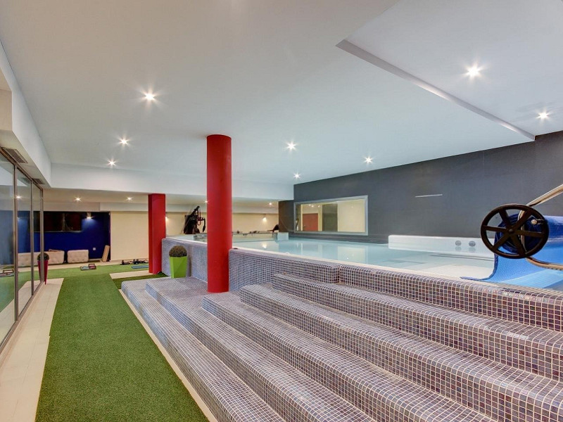 Exclusive Villa with Elegant Design in Gavà Mar, Barcelona. Photo:  27