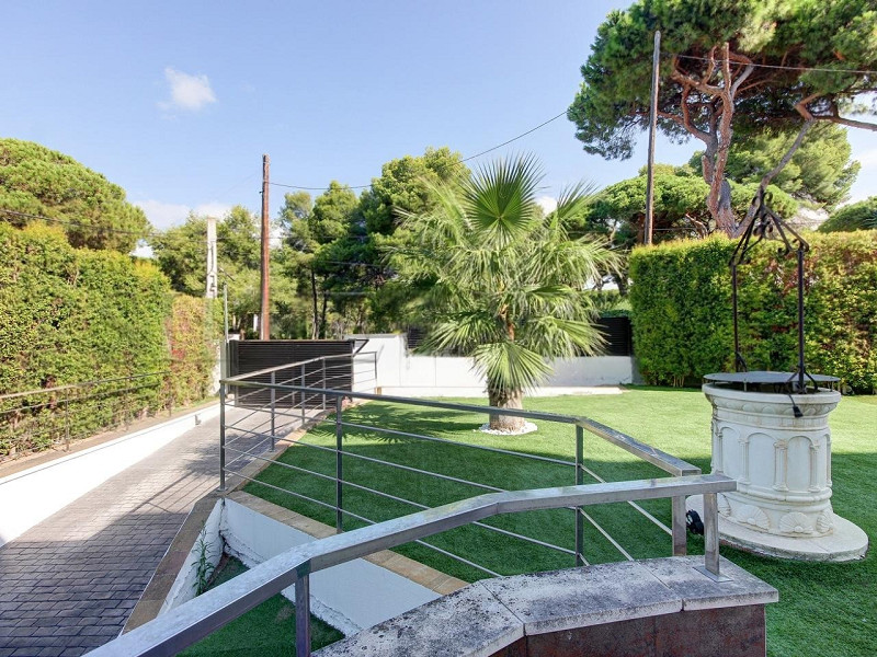 Exclusive Villa with Elegant Design in Gavà Mar, Barcelona. Photo:  32