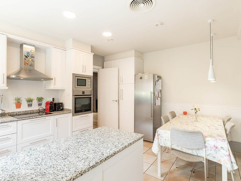 Magnificent High-End Villa in Gavà Mar. Photo:  7