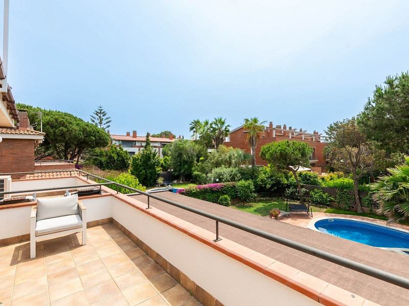 Magnificent High-End Villa in Gavà Mar. Photo:  20