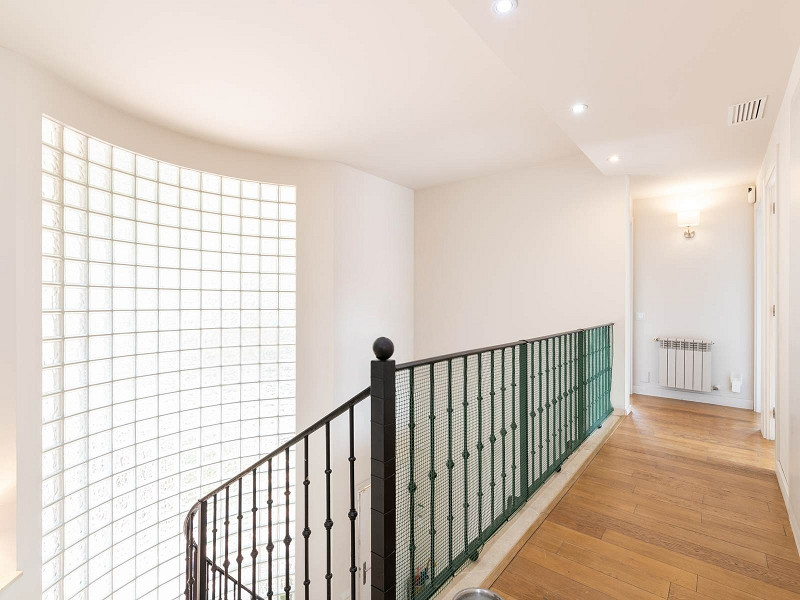Magnificent High-End Villa in Gavà Mar. Photo:  24