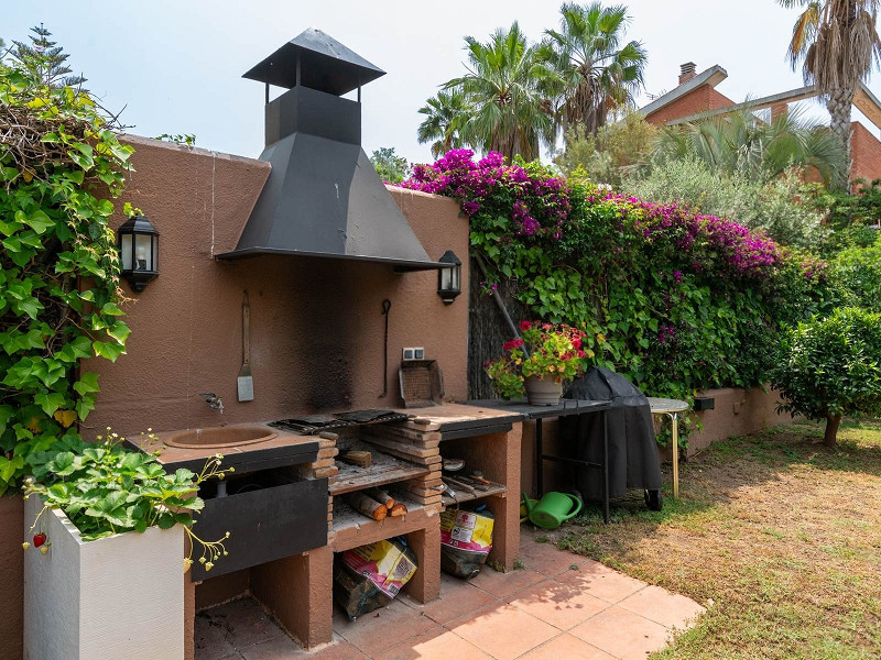 Magnificent High-End Villa in Gavà Mar. Photo:  26