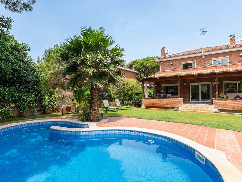 Magnificent High-End Villa in Gavà Mar. Photo:  30