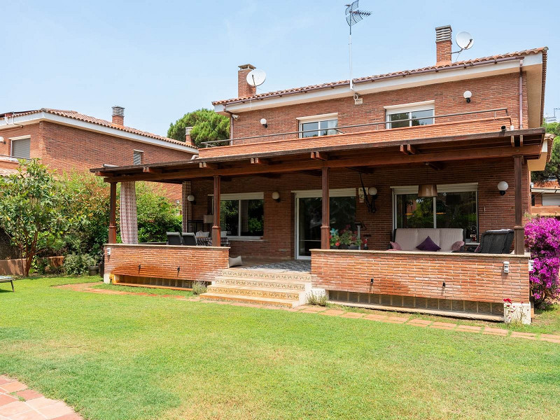 Magnificent High-End Villa in Gavà Mar. Photo:  31