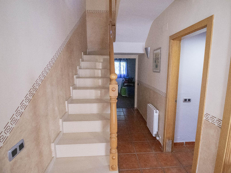 Двухэтажный дом с садом и бассейном в Кома-Руга. Фото:  18