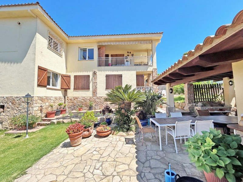 Magnificent House with Garden and Pool in Cala Canyelles. Photo:  11