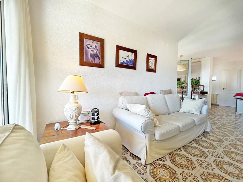 Magnificent House with Garden and Pool in Cala Canyelles. Photo:  12