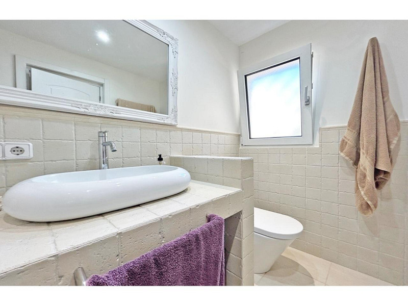 Magnificent House with Garden and Pool in Cala Canyelles. Photo:  17