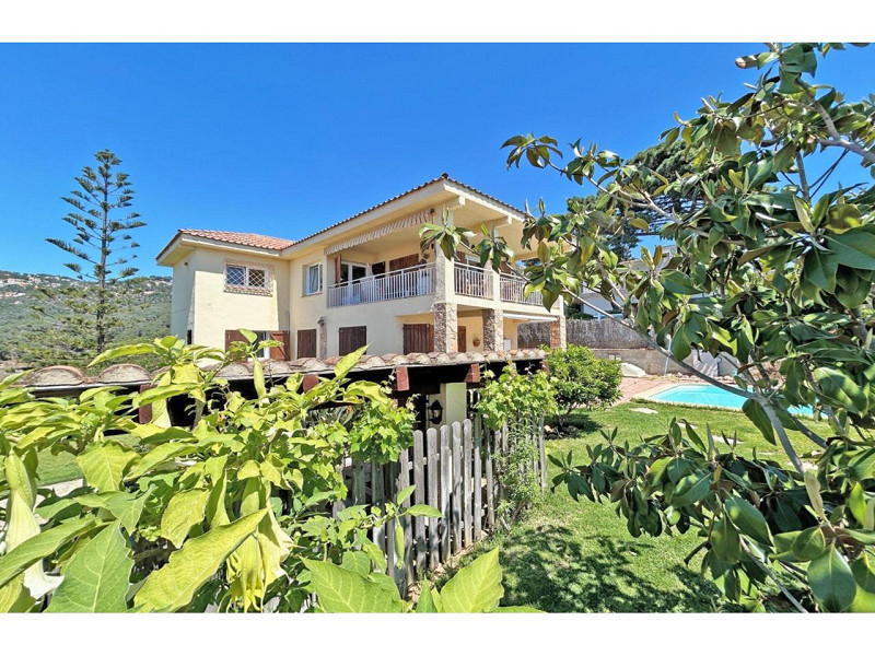Magnificent House with Garden and Pool in Cala Canyelles. Photo:  18