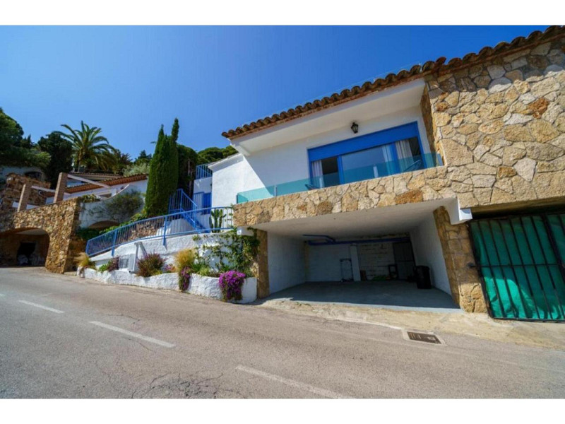 Charming House with Sea Views Just 5 Minutes from Canyelles Beach. Photo:  2