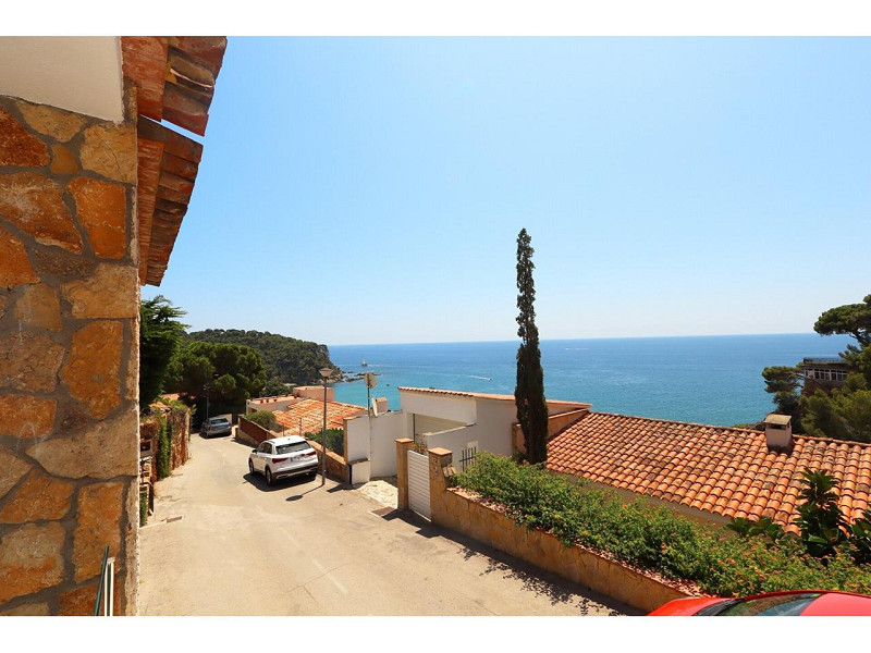 Charming House with Sea Views Just 5 Minutes from Canyelles Beach. Photo:  12