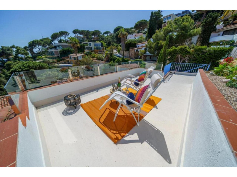 Charming House with Sea Views Just 5 Minutes from Canyelles Beach. Photo:  17