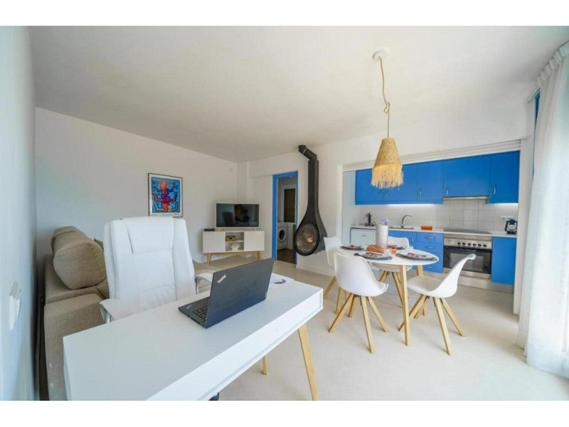 Charming House with Sea Views Just 5 Minutes from Canyelles Beach. Photo:  21