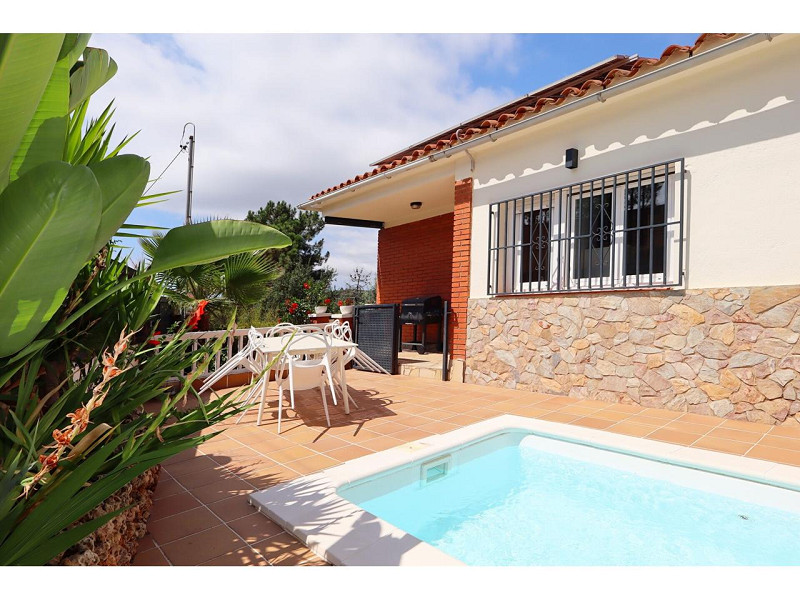 Beautiful Renovated House with Private Pool and Independent Apartments in Mont Lloret
