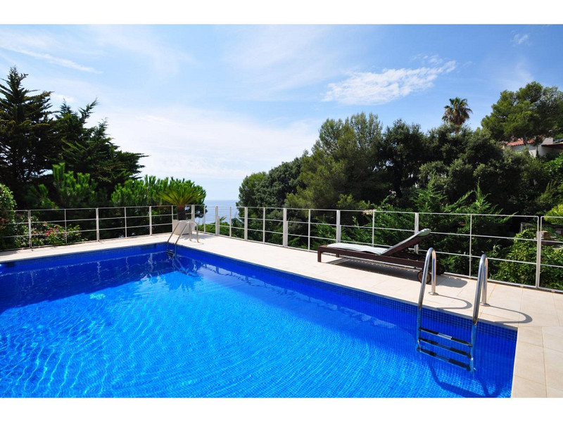 Exclusive Furnished House with Pool and Sea Views in La Tortuga, Lloret de Mar. Photo:  32