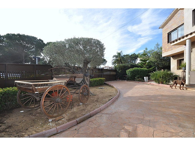 Вилла с туристической лицензией в районе Cala Canyelles, Льорет-де-Мар, Коста-Брава. Фото:  30