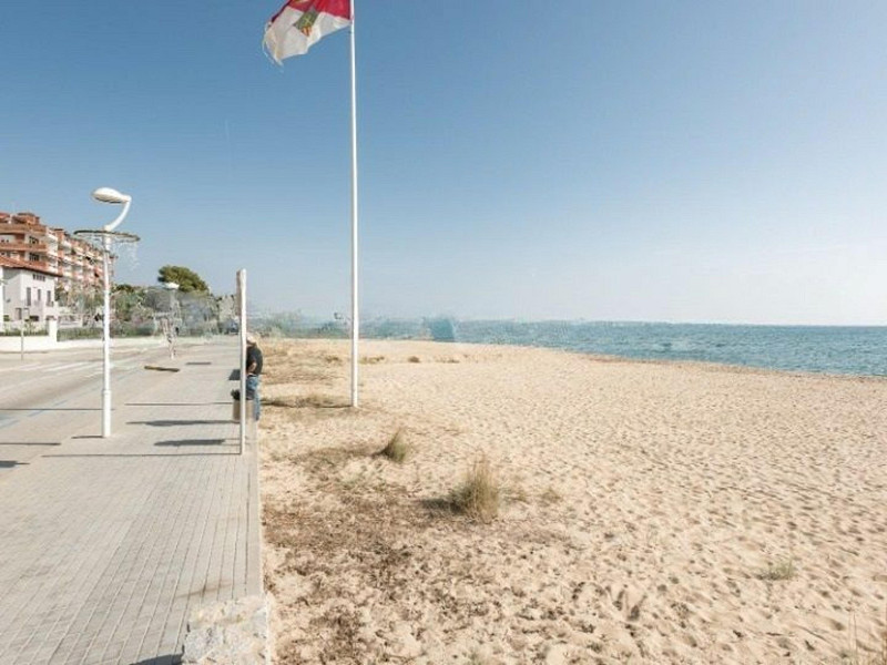 Усадьба в стиле модерн на первой линии моря в Кальдес-де-Эстрак, Барселона. Фото:  33