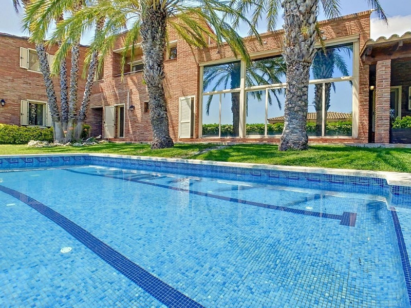 Acogedora casa de estilo mediterráneo en Sant Pol de Mar, Barcelona. Foto:  4