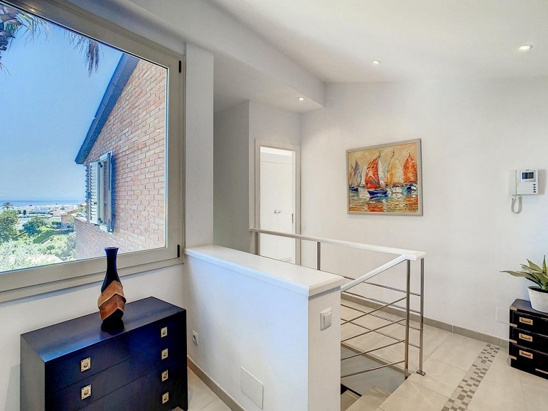 Acogedora casa de estilo mediterráneo en Sant Pol de Mar, Barcelona. Foto:  18