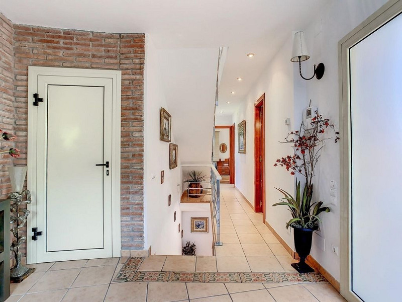 Acogedora casa de estilo mediterráneo en Sant Pol de Mar, Barcelona. Foto:  26