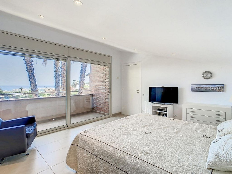 Acogedora casa de estilo mediterráneo en Sant Pol de Mar, Barcelona. Foto:  28