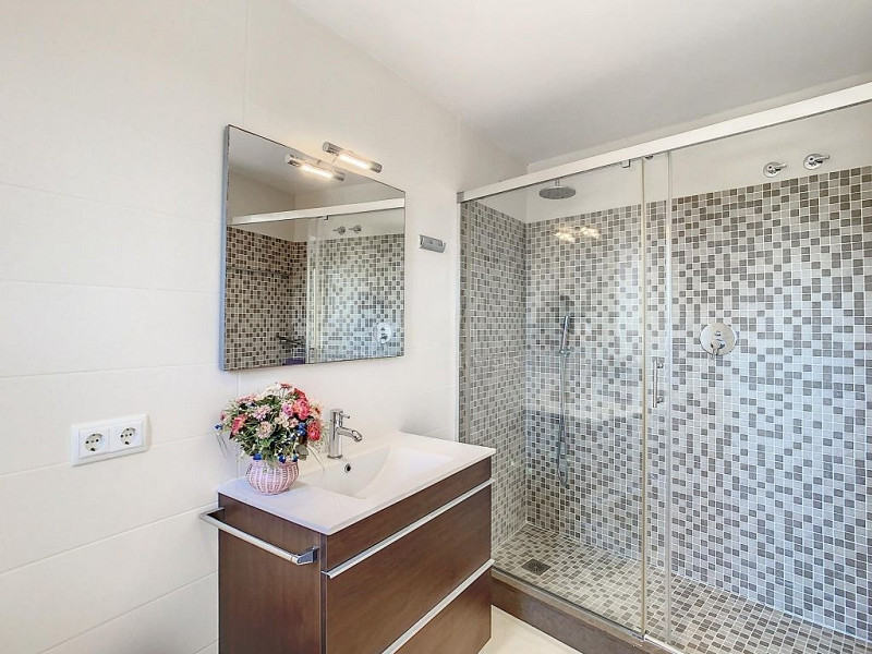 Acogedora casa de estilo mediterráneo en Sant Pol de Mar, Barcelona. Foto:  30