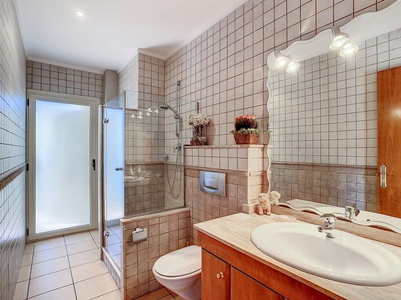 Acogedora casa de estilo mediterráneo en Sant Pol de Mar, Barcelona. Foto:  38
