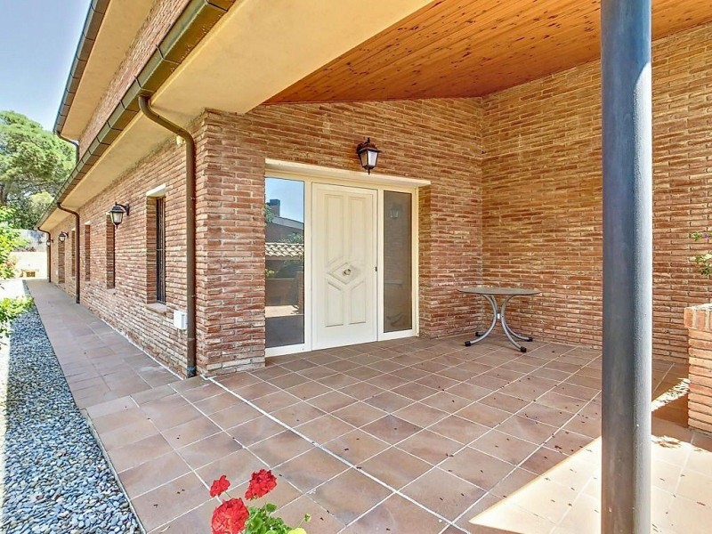 Acogedora casa de estilo mediterráneo en Sant Pol de Mar, Barcelona. Foto:  44