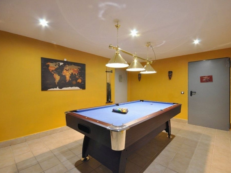 Exclusiva villa de lujo junto al campo de golf en Vallromanes, Barcelona. Foto:  28