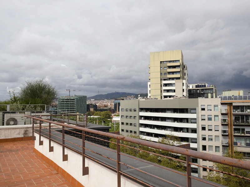 Elegant Top-Floor Apartment in Diagonal Mar, Barcelona. Photo:  28