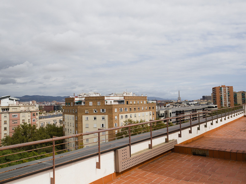 Elegant Top-Floor Apartment in Diagonal Mar, Barcelona. Photo:  27