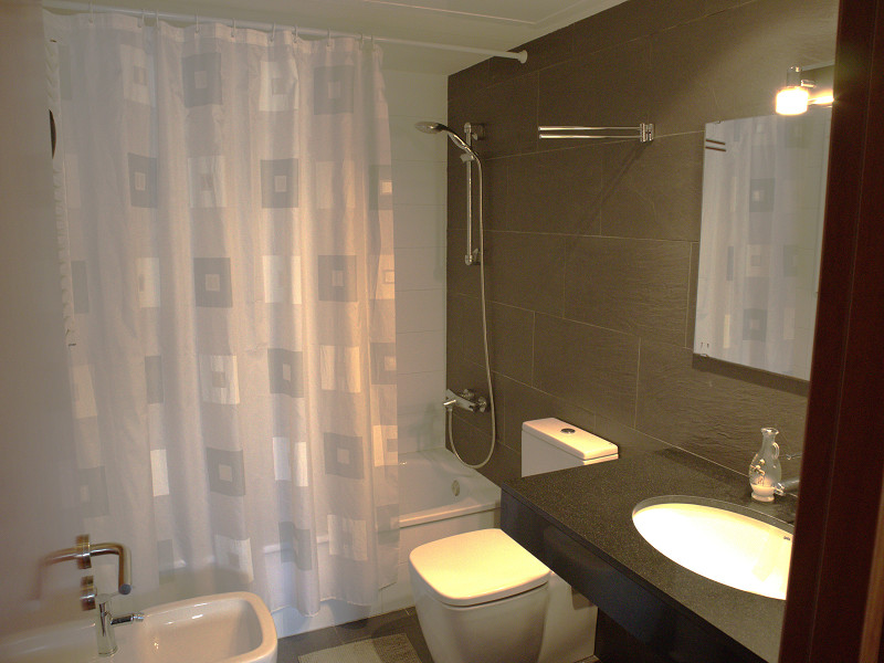 Elegant Top-Floor Apartment in Diagonal Mar, Barcelona. Photo:  16