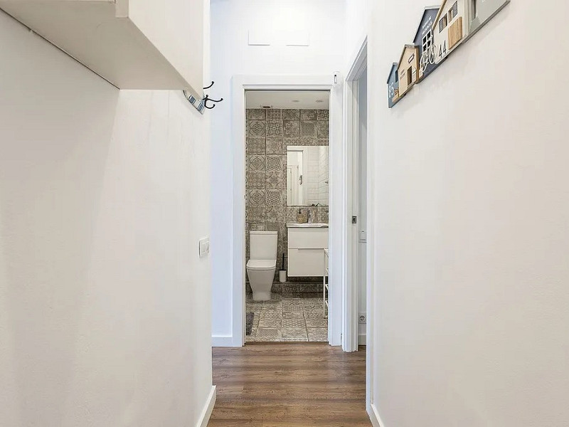 Renovated Apartment Near Barcelona Port. Photo:  17