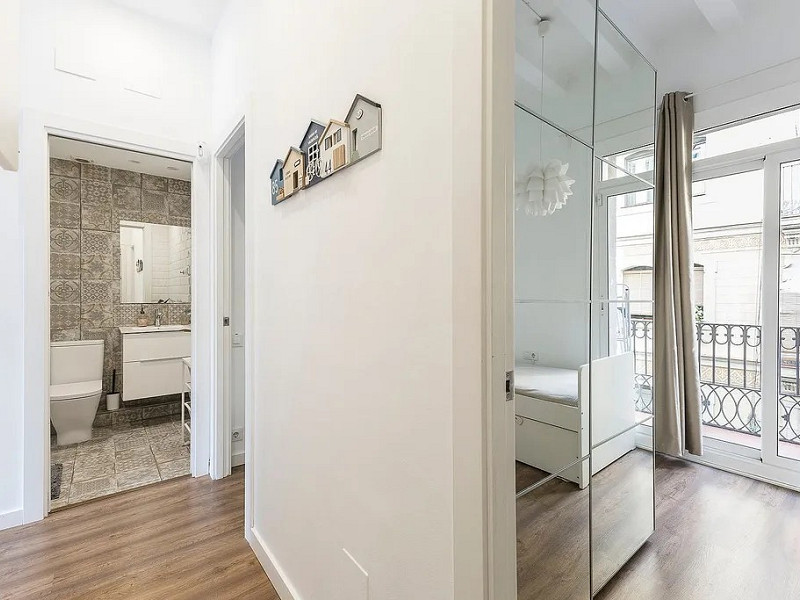 Renovated Apartment Near Barcelona Port. Photo:  21