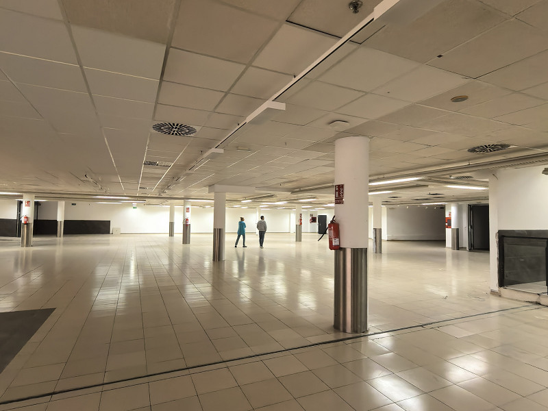 Просторное коммерческое помещение в районе Parc Central, Терасса (провинция Барселона) — продажа и аренда. Фото:  3