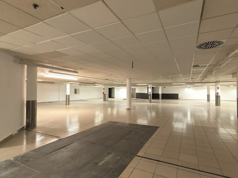 Просторное коммерческое помещение в районе Parc Central, Терасса (провинция Барселона) — продажа и аренда. Фото:  4