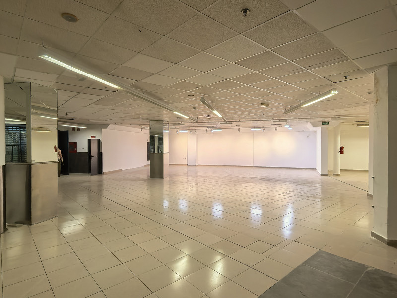 Просторное коммерческое помещение в районе Parc Central, Терасса (провинция Барселона) — продажа и аренда. Фото:  5