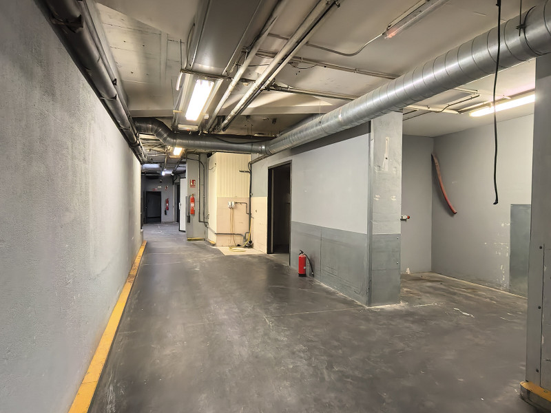 Просторное коммерческое помещение в районе Parc Central, Терасса (провинция Барселона) — продажа и аренда. Фото:  6