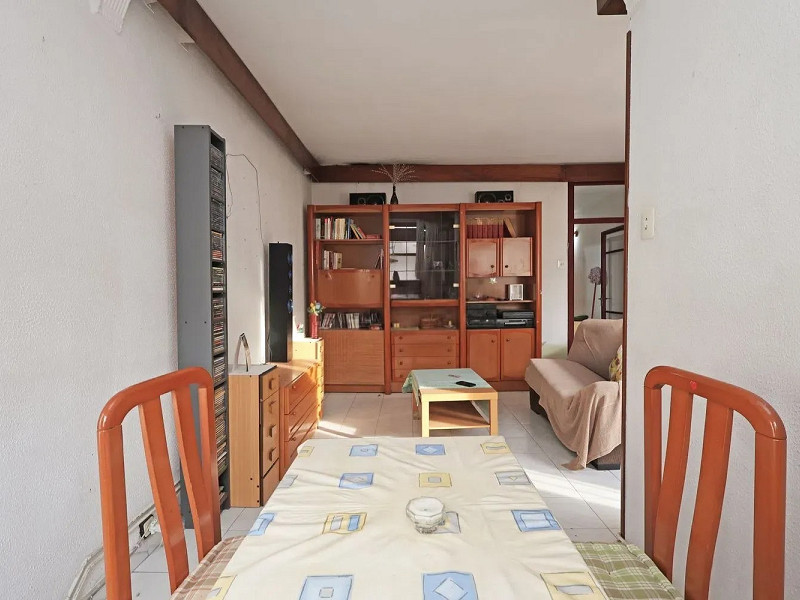 Квартира с потенциалом для реновации в районе Побле-Сек, Барселона. Фото:  5