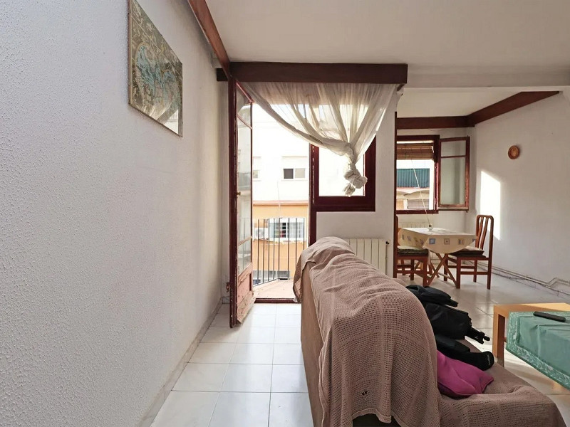 Квартира с потенциалом для реновации в районе Побле-Сек, Барселона. Фото:  6